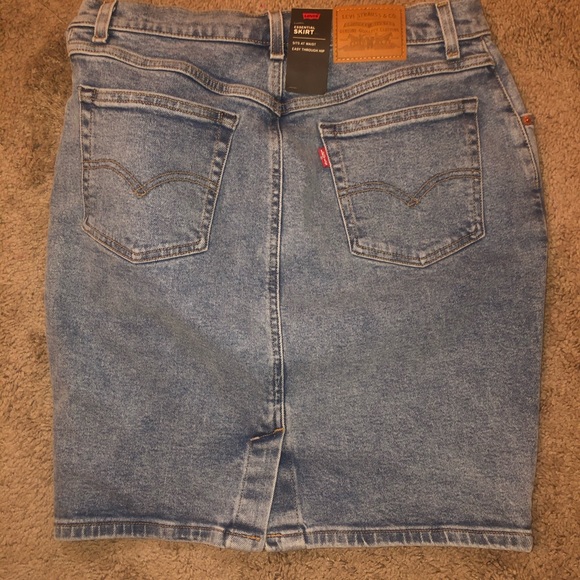 Levi Essential Skirt high waisted NWT size 29 - Picture 4 of 5